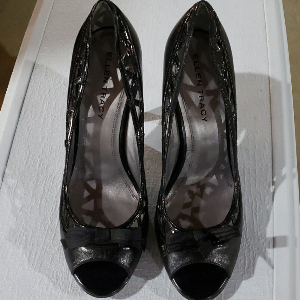 New Ellen Tracy Black peep toe heels